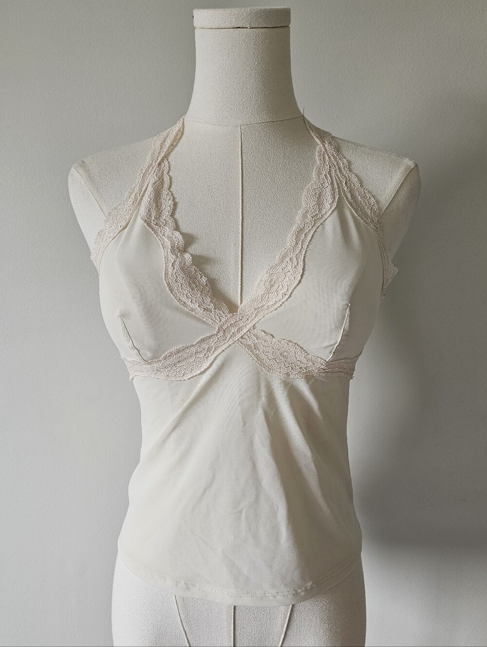 Urban Outfitters Out from under M Je T'aime Lace-Trim Cami Tank Top in Cream